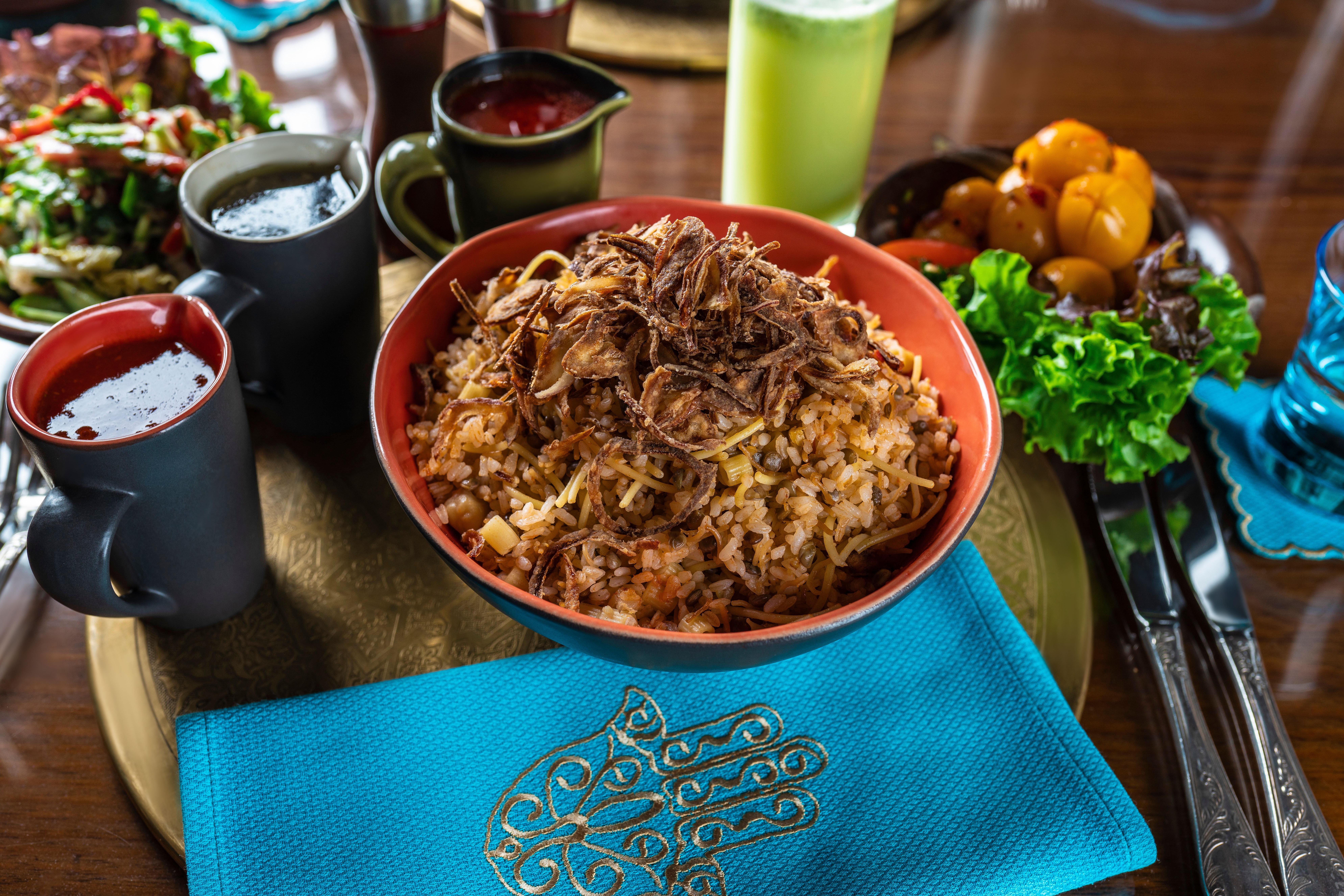 인터콘티넨탈 카이로 시티스타스 외부 사진 A bowl of shawarma